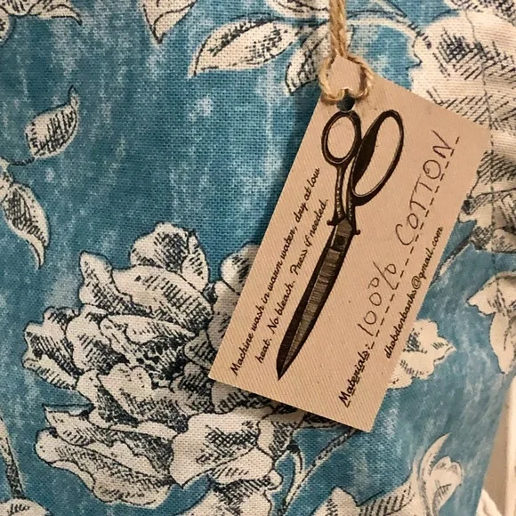 Andys Aprons - not so basic. “Blue Roses” - Picture 2 of 5